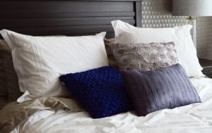 5 pomysłów na ciekawy zagłówek do łóżka