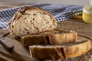 Jak wybrać urządzenie do pieczenia chleba i czy warto?