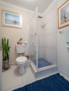 Oryginalne półki pod prysznic bez wiercenia