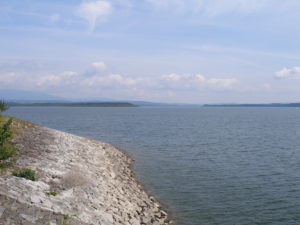 Jezioro Orawskie – atrakcje i plaża