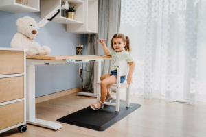 Jakie powinny być biurka dla dzieci?